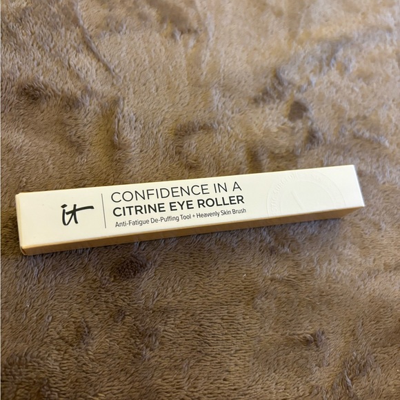 it cosmetics Makeup Cosmetics Bye Bye Citrine Eye Roller And Brush